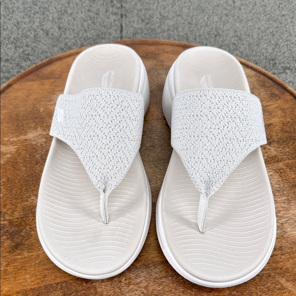 Skechers Sandals Wm 8 Thong Flip Flop Comfort Arch Fit Neutral Tan Beige - Picture 3 of 10